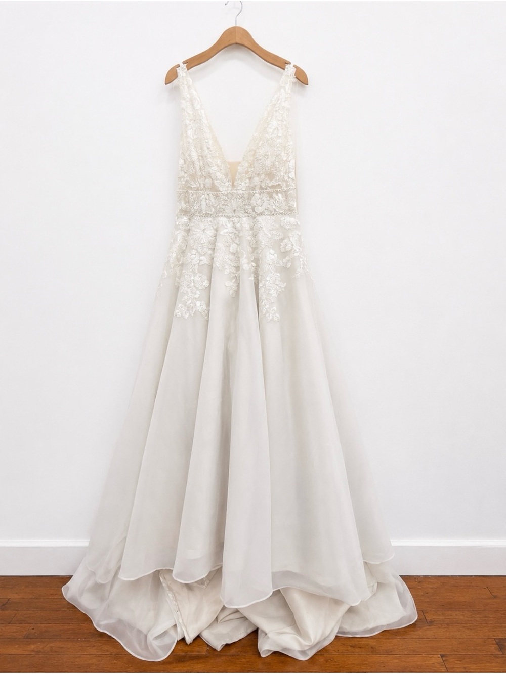 Lace Appliqué A-Line Wedding Dress in Ivory